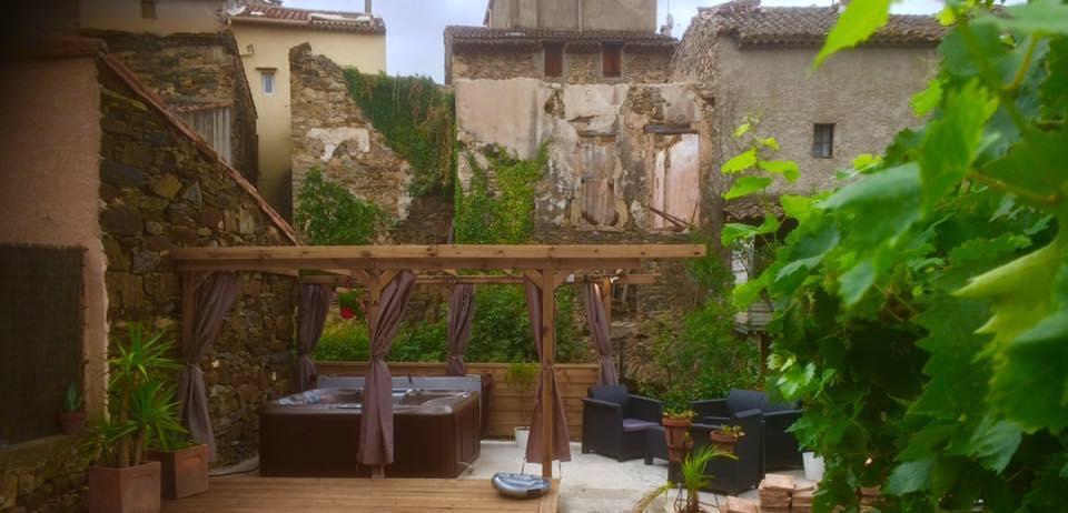 מלון Saint-Nazaire-de-Ladarez Chez Les Amis מראה חיצוני תמונה