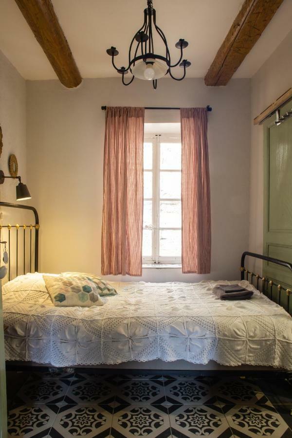 מלון Saint-Nazaire-de-Ladarez Chez Les Amis מראה חיצוני תמונה
